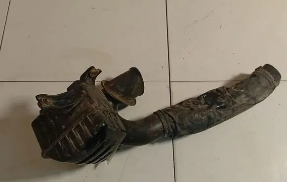 Chevrolet Captiva Intake resonator 