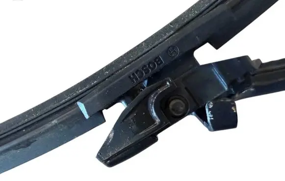 Front wiper blade arm