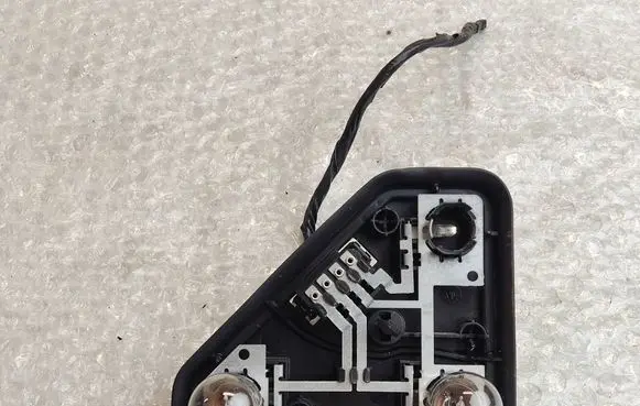 BMW 5 E39 Tail light bulb cover holder 8371326