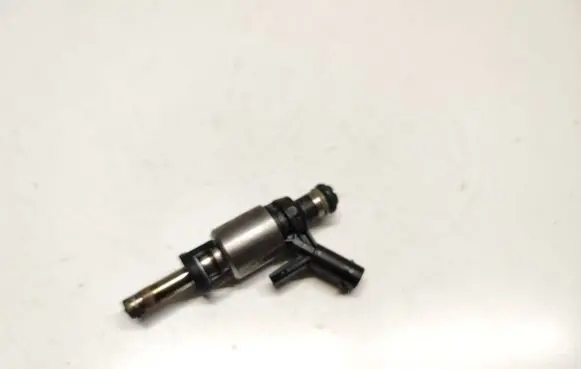 Audi Q7 4M Fuel injector 06L906036K