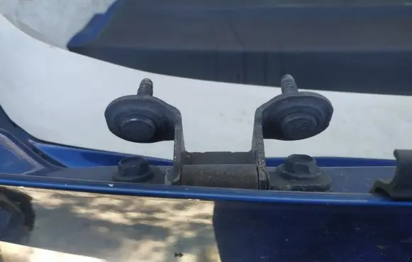 Dodge Journey Tailgate/trunk/boot hinge