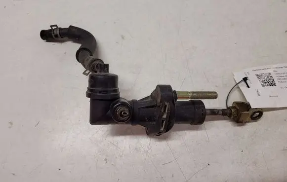 KIA Carens I Clutch slave cylinder