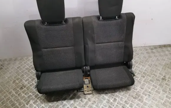 Mitsubishi Pajero Third row seats 