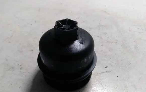 Opel Corsa D Oil filter cover 6790967580