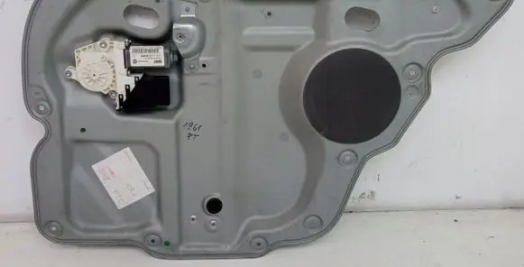 Volkswagen Touran I Rear door window regulator with motor 