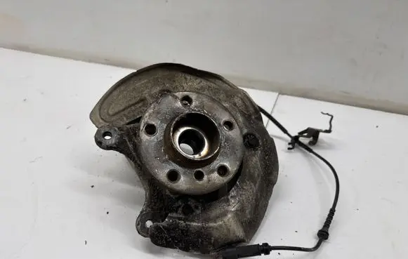 BMW 2 F45 Front wheel hub 6870837