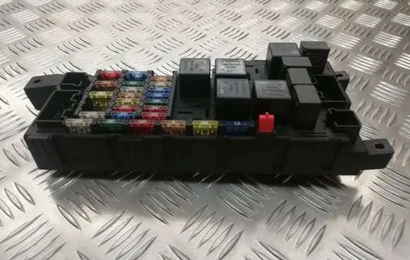 Volvo V70 Fuse module 518717004 8637841