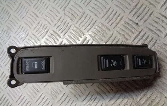Nissan Note (E11) Seat heating switch 96910AX610 252109U00A
