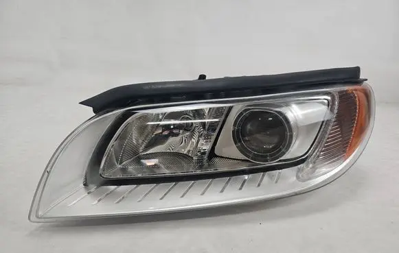 Volvo V70 Headlight/headlamp 31214347