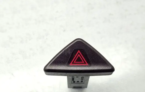 Volvo V70 Hazard light switch 9441045 01W382