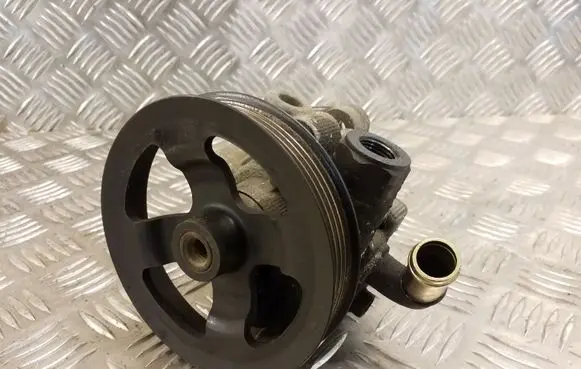 Toyota Corolla Verso E121 Power steering pump