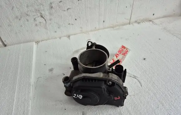 Audi A4 S4 B5 8D Throttle valve 058133063