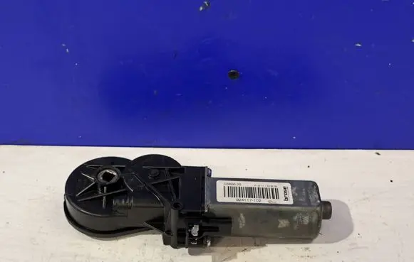 Jaguar XE Seat adjustment motor 924117107