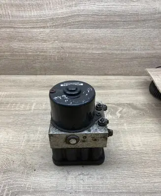 Volkswagen Golf V ABS Pump 1K0907379AA