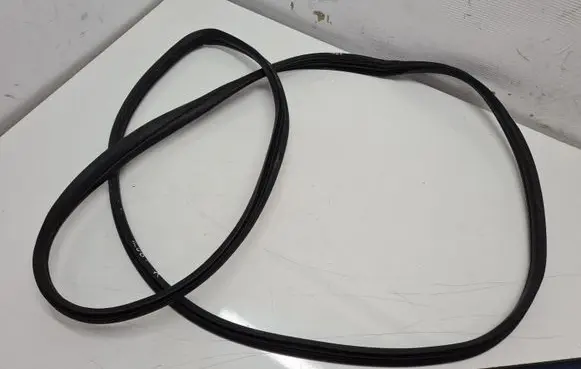 Peugeot 206+ Front door rubber seal 