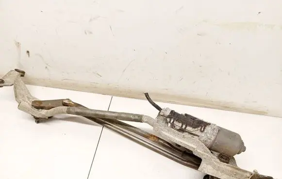 Mitsubishi Outlander Front wiper linkage and motor 
