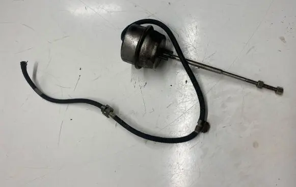 BMW 3 E92 E93 Vacuum valve 758899509