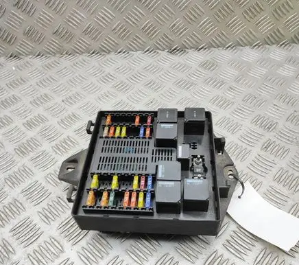 Jaguar XJ X350 Fuse module 5W9314A073DC