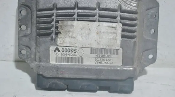 Renault Megane II Engine control unit/module 8200242405