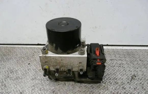 Skoda Fabia Mk2 (5J) ABS Pump 0265800511