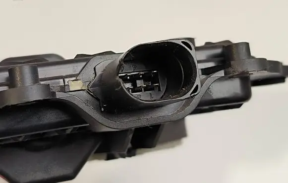 Audi A8 S8 D3 4E Front door soft close latching motor 4E0837059