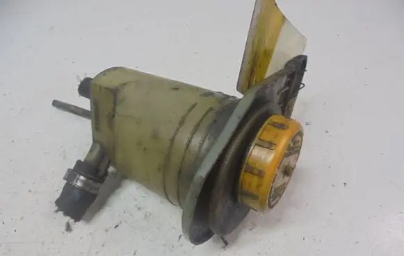 Power steering fluid tank/reservoir