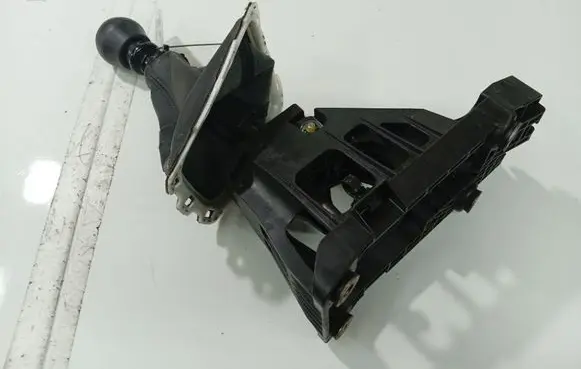 Toyota Avensis T270 Gear shifter/selector 88144AA