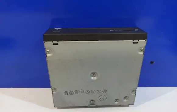 Land Rover Range Rover Sport L320 CD/DVD changer YIB500070