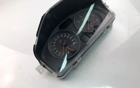 Volvo S40 Speedometer (instrument cluster) 30765310