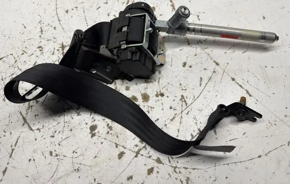 Volvo XC70 Rear seatbelt 39821979