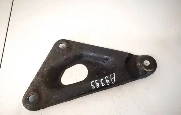 Opel Astra H Engine mounting bracket