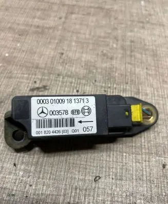 Mercedes-Benz Sprinter W906 Airbag deployment crash/impact sensor 0018204426 003578 000301009171