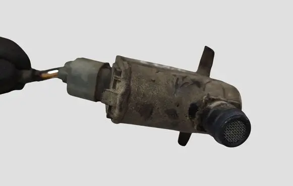Hyundai Santa Fe Windscreen/windshield washer pump 985103E000
