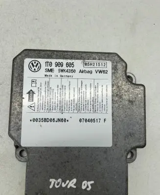 Volkswagen Touran I Airbag control unit/module 1T0909605 05H21S12 5WK43150