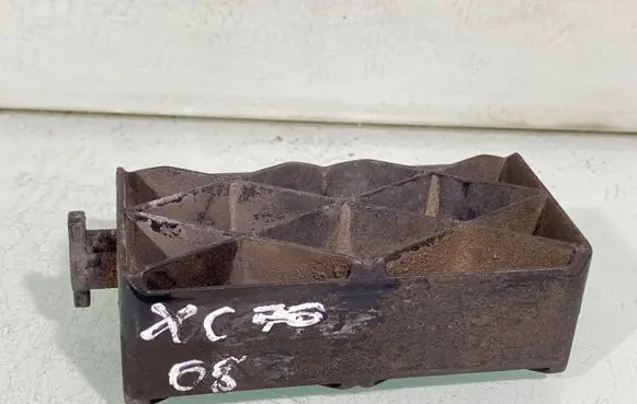 Volvo XC70 Radiator mount bracket