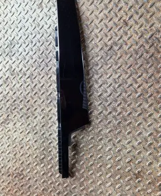 BMW 1 F40 Front door glass trim molding 7452377 7452421