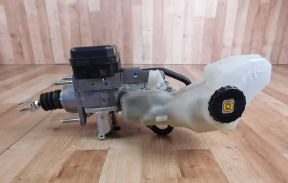Toyota C-HR I Master brake cylinder 4721010270