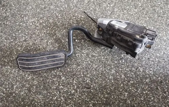 Ford Galaxy Accelerator throttle pedal 7M4721603B YM219F836GA