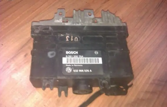Volkswagen Golf III Engine control unit/module 0261200764