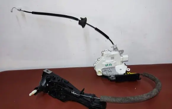 Porsche Macan (95B) Front door lock 8J2837016E