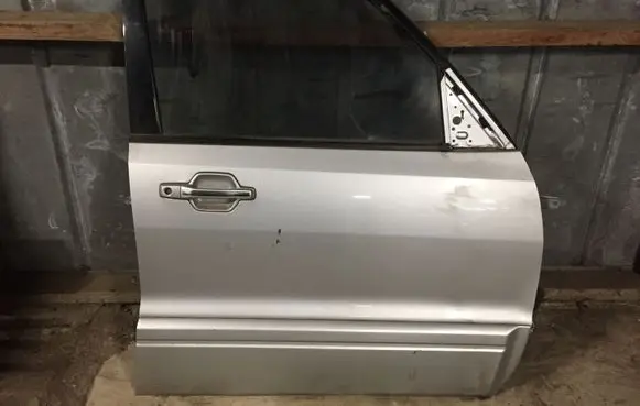 Mitsubishi Pajero Front door