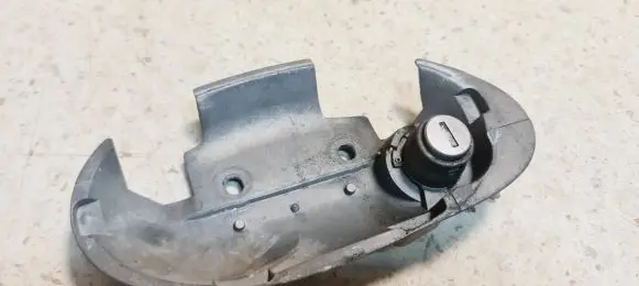 Opel Meriva A Front door lock (next to the handle) GM770