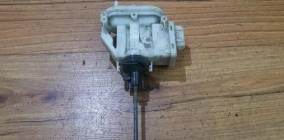Volkswagen PASSAT B3 Central locking vacuum pump 357862153c