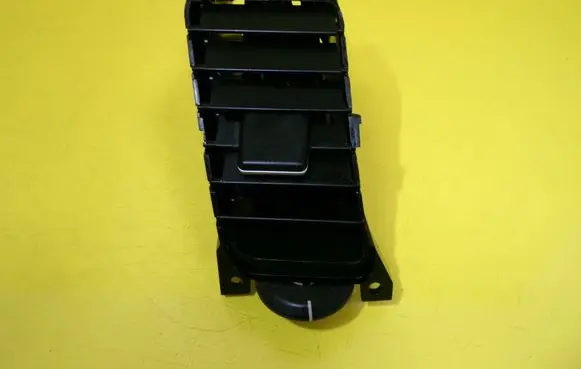 Nissan Primera Dashboard side air vent grill/cover trim A1007035