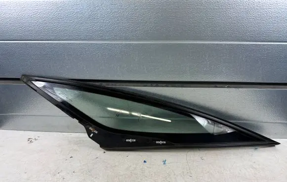 Citroen DS5 Front triangle window/glass 
