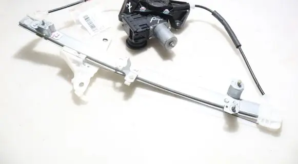 Toyota Yaris Cross Rear window lifting mechanism without motor