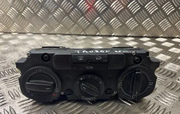 Volkswagen Touran I Climate control unit