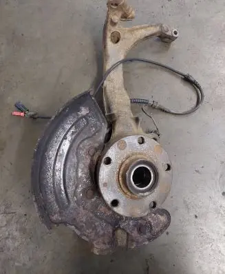 Volkswagen PASSAT B5.5 Front wheel hub spindle knuckle