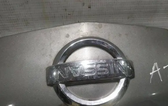 Nissan Primera Manufacturer badge logo/emblem 