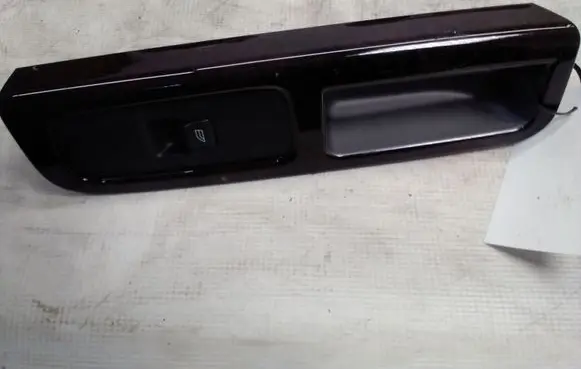 Volvo V50 Electric window control switch 8679667